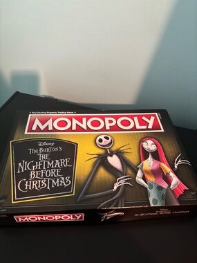 Monopoly: Tim Burton’s The Nightmare Before Christmas Edition - Black & Yellow